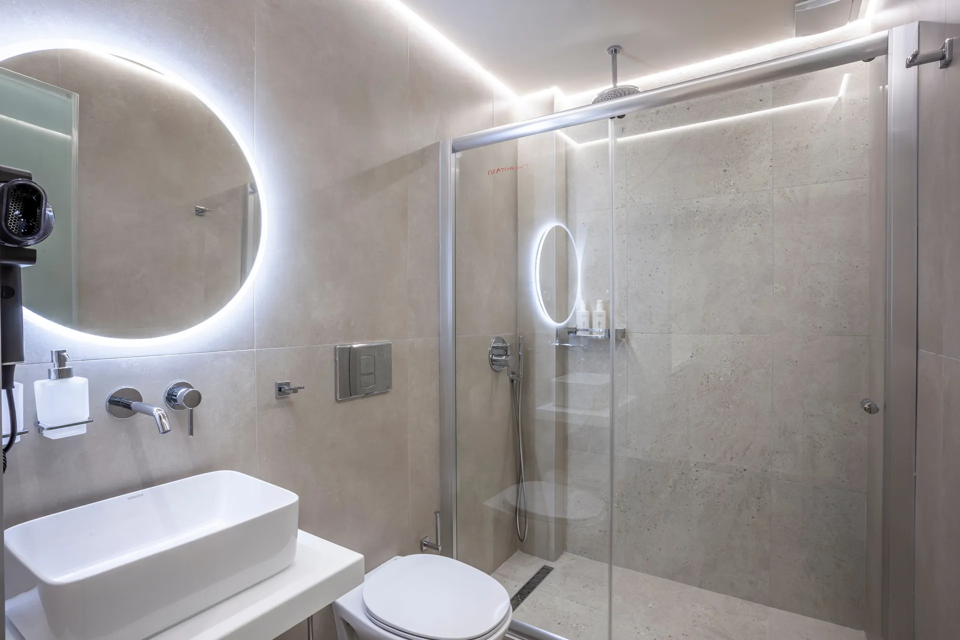 Tiara Holidays - Aliston Deluxe Living - Deluxe Room - bathroom